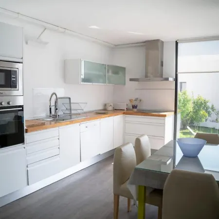 Moderna Con Piscina En Apartment