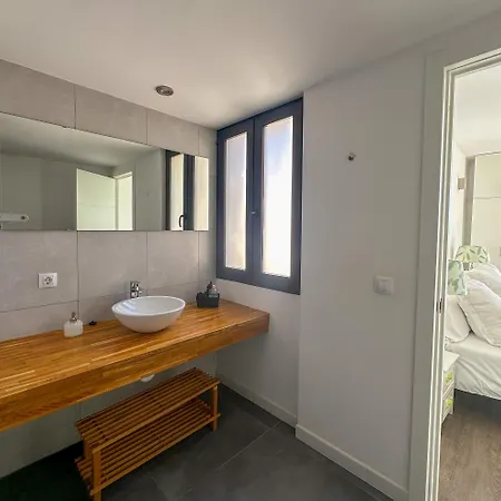 Moderna Con Piscina En