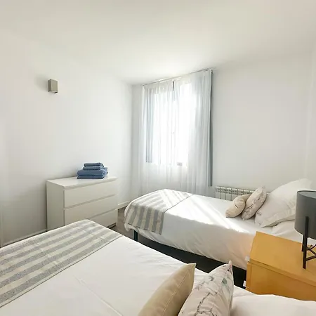 Moderna Con Piscina En Apartment