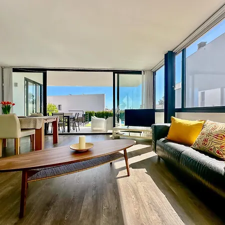 Moderna Con Piscina En Apartment