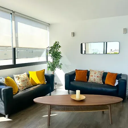 Moderna Con Piscina En Apartment